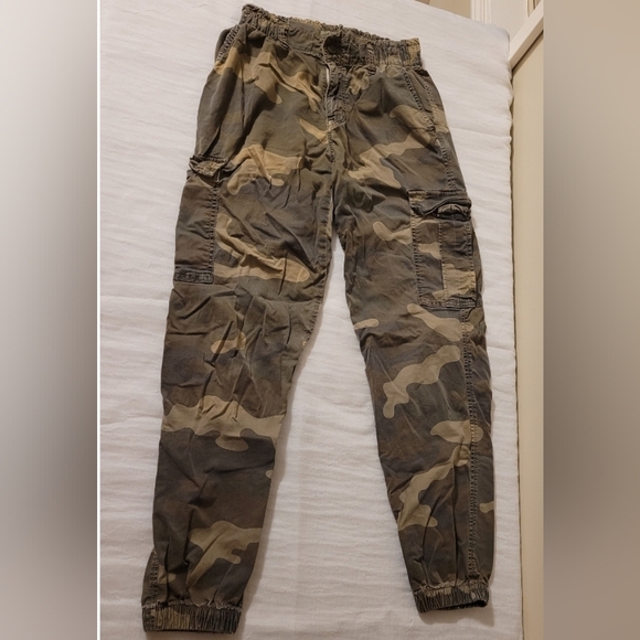 American Eagle Camo Cargo Pants - Picture 1 of 5